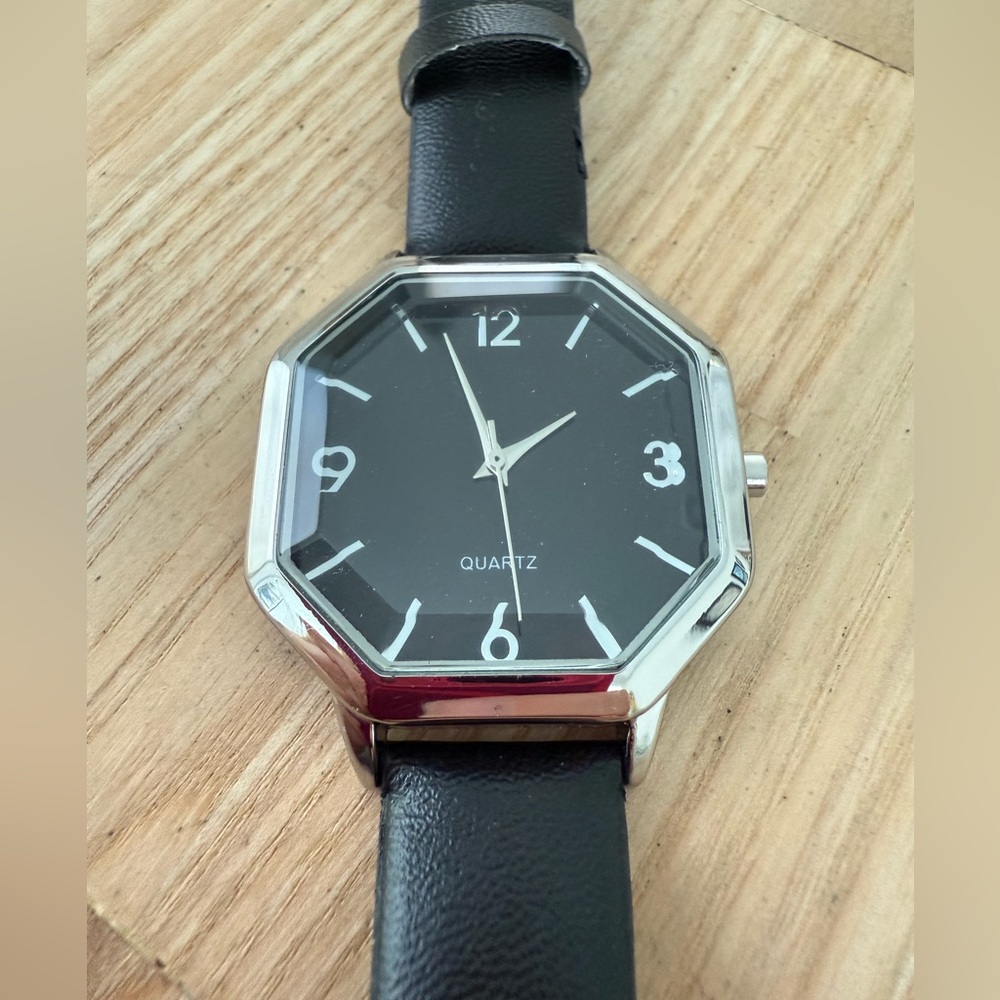 Unbranded black dial octagonal fashion watch NEW BATTERY